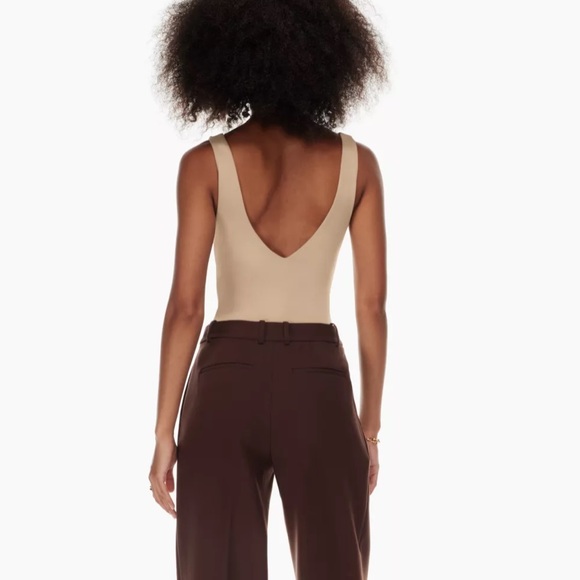 Aritzia Babaton Contour V neck Bodysuit in tan/clay - Picture 2 of 4